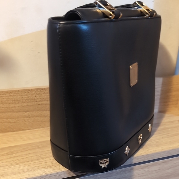 MCM Black Leather Structured Top-Handle Shoulder Bag with Gold Hardware - Picture 4 of 7